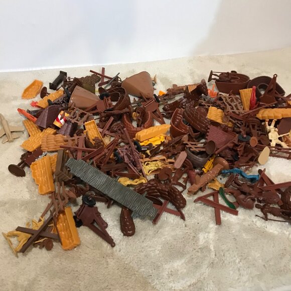 Vtg Western Toy Playset With Indians Cowboys & Accessories Mixed Lot - Picture 1 of 16